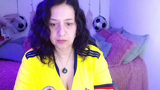 camilalatti online show from June 21, 2026, 12:38 am