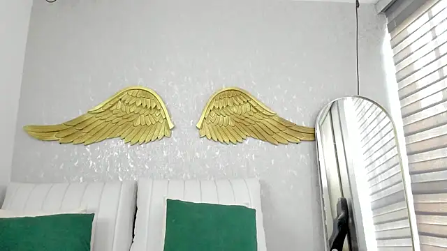 EmmaFerrary online show from July 13, 2026, 6:18 pm