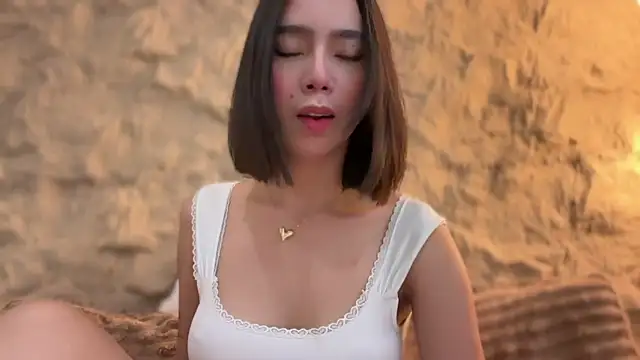 GenesisCastillano online show from April 9, 2026, 2:57 am