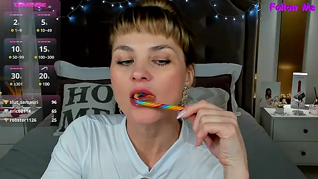 annasimonsj online show from March 15, 2025, 7:09 am