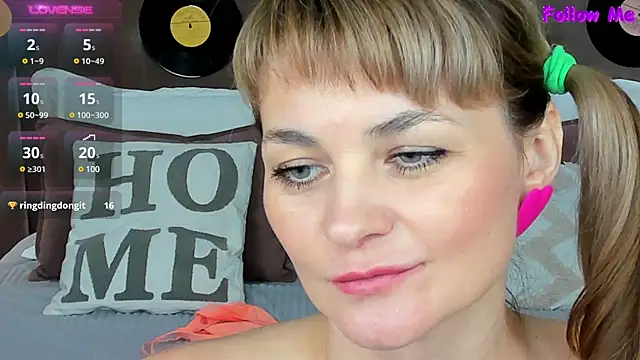 annasimonsj online show from March 12, 2025, 4:08 am