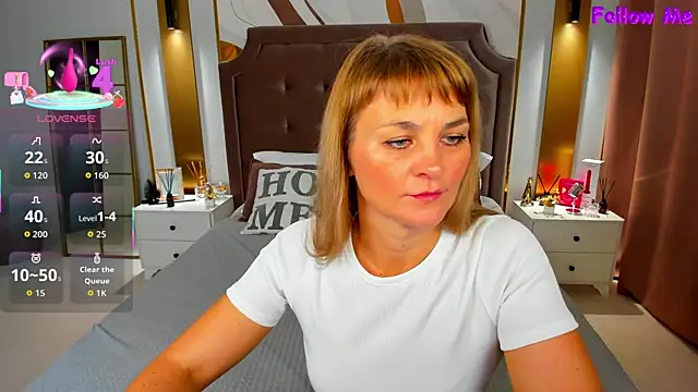 annasimonsj online show from September 30, 2025, 1:00 am