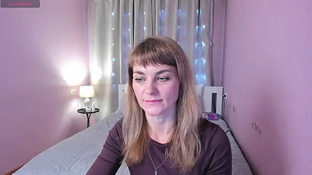 annasimonsj online show from May 21, 2026, 1:03 am