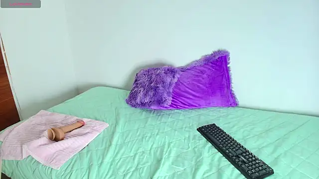 arianauwu online show from April 5, 2026, 8:48 pm