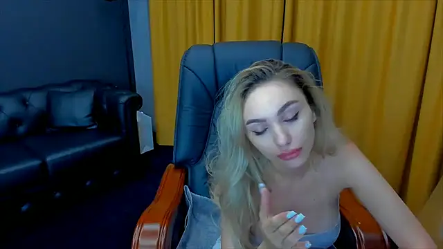 HaleySweet18 online show from July 21, 2026, 11:39 pm