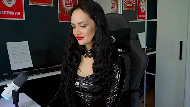 QueenAliss online show from September 9, 2025, 4:00 am