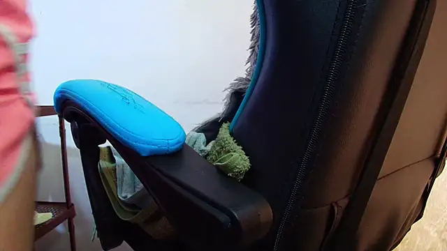 klylls squirt  online show from May 4, 2026, 7:17 pm