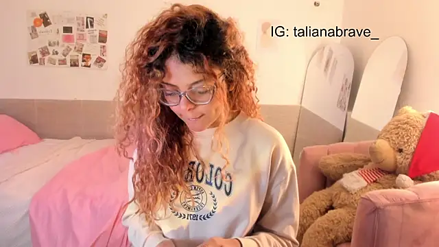 ValienteGirl  online show from September 30, 2025, 3:23 am