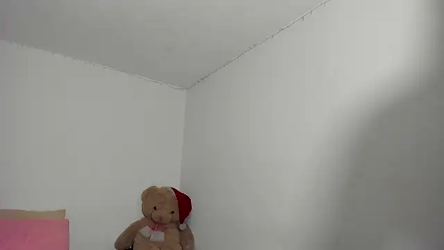 ValienteGirl  online show from May 7, 2026, 2:49 am