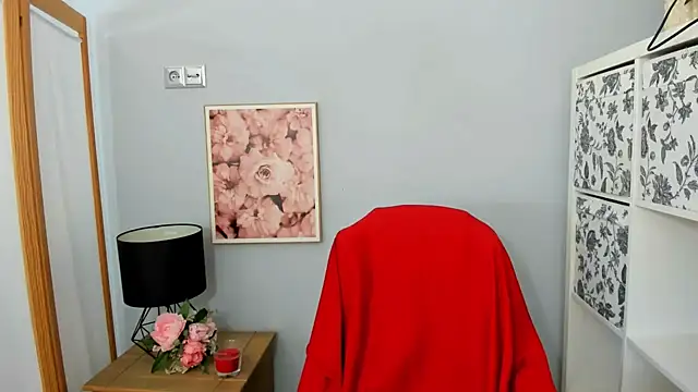 AulloraHoney online show from February 15, 2025, 9:16 am