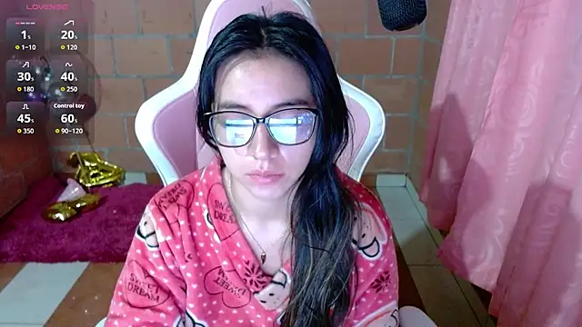 Maggie Fox3 online show from June 22, 2026, 1:44 am