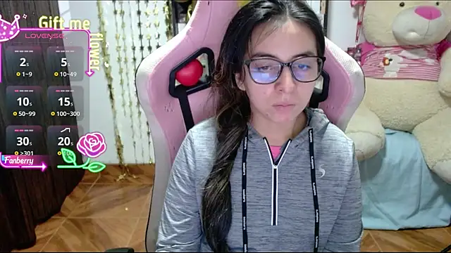 Maggie Fox3 online show from September 20, 2025, 2:27 am