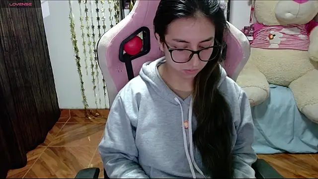 Maggie Fox3 online show from September 15, 2025, 2:12 am