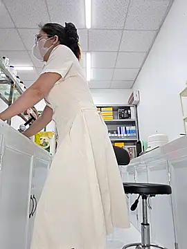 HinaLovely online show from May 3, 2026, 9:29 pm