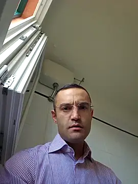 Snapshot of enricso chatting on October 24, 2025, 10:03 am enricso online show from October 24, 2025, 10:03 am