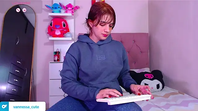 Vannessa  Shy online show from December 22, 2025, 7:03 pm