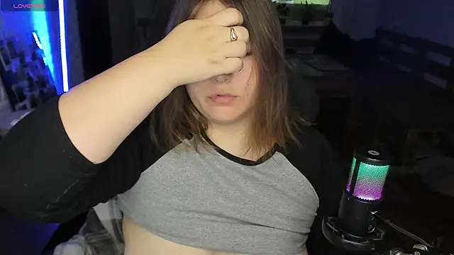 XNirvanaX online show from September 18, 2025, 4:04 am