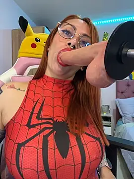 Luna Paris  online show from October 27, 2025, 2:07 pm