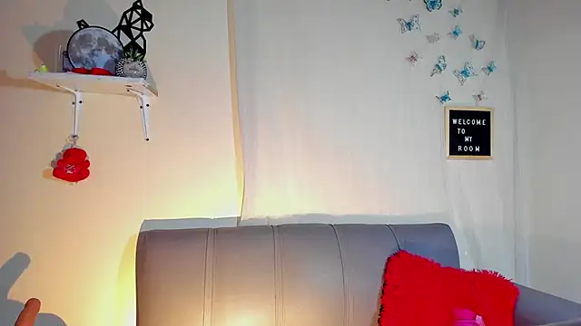 annyluna1 online show from September 29, 2025, 10:26 pm