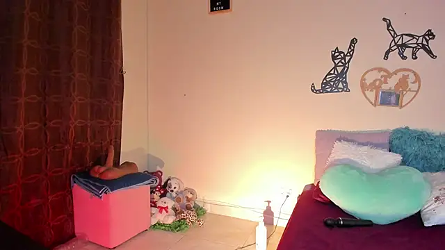 annyluna1 online show from October 21, 2025, 1:27 am