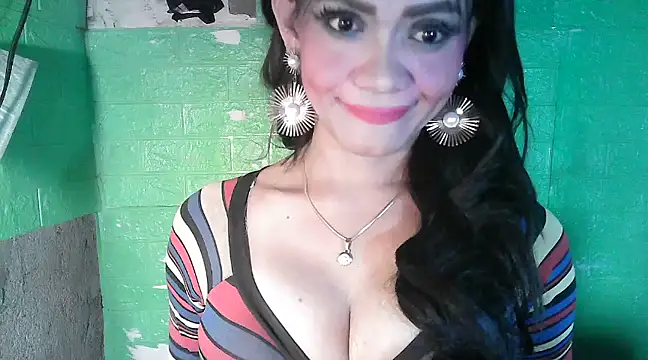 Rosebaumgardner1234 online show from February 19, 2025, 3:05 pm