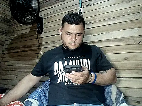 Arcangel 05 online show from May 10, 2026, 4:38 am