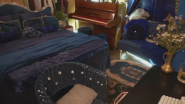 VanessaDoyle online show from November 3, 2025, 6:44 pm