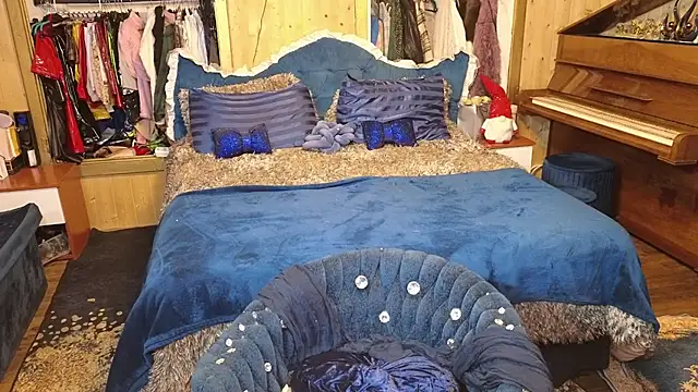 VanessaDoyle online show from December 4, 2025, 5:12 pm