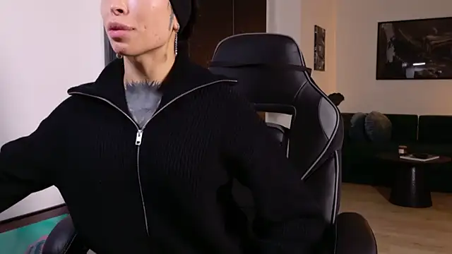 Rubbernina online show from November 6, 2025, 5:06 pm