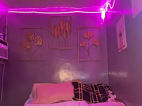 Delicate Savannah online show from September 24, 2025, 3:13 am