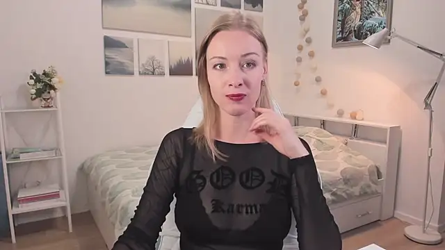 MissRightX online show from September 8, 2025, 2:38 pm