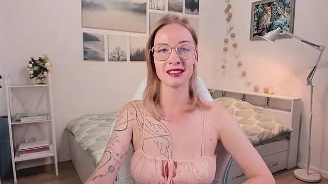 MissRightX online show from September 9, 2025, 9:19 am