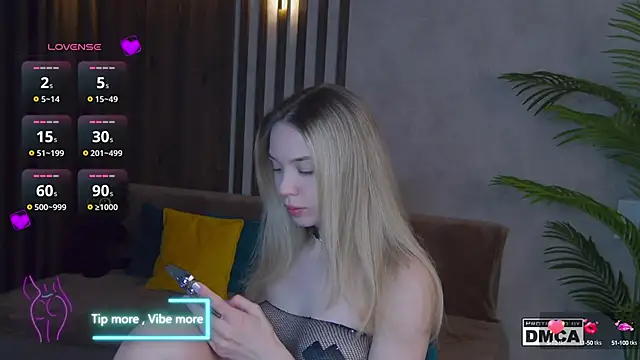 Holl1Would online show from March 2, 2025, 7:52 pm