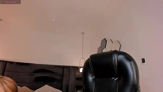 LexieWayne online show from June 9, 2026, 6:42 pm