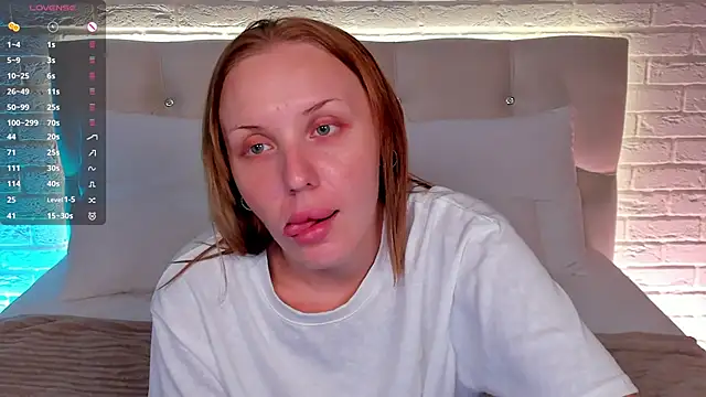 LianaFord online show from June 19, 2026, 5:02 am
