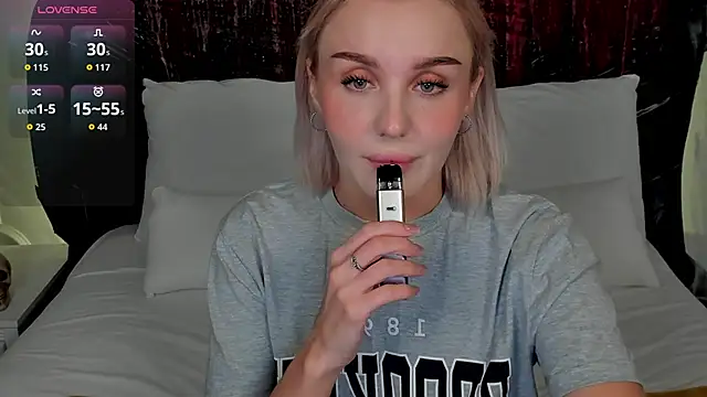 LianaFord online show from October 17, 2025, 10:33 pm