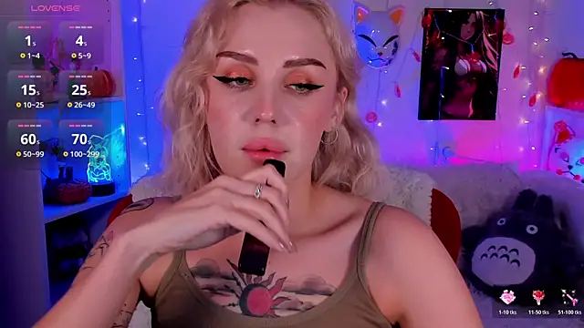 LianaFord online show from October 21, 2025, 7:35 pm