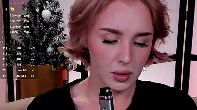 LianaFord online show from December 21, 2025, 6:42 pm