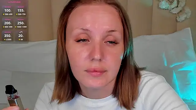 LianaFord online show from June 7, 2026, 4:39 am