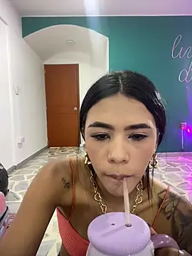 AntonellaRossi online show from June 14, 2026, 7:37 pm