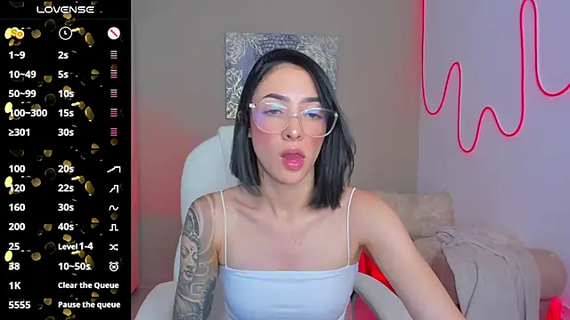 barbie scoth  online show from September 12, 2025, 9:47 pm