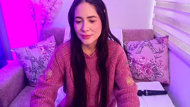 CristinaLaurentt online show from August 3, 2026, 9:41 pm