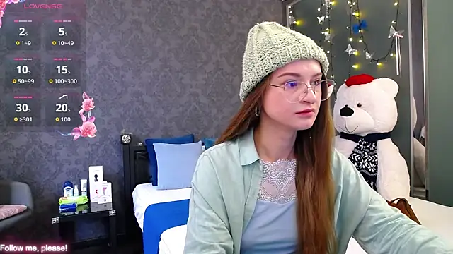 KateJonson online show from November 6, 2025, 9:13 am