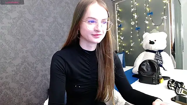 KateJonson online show from December 1, 2025, 12:39 pm