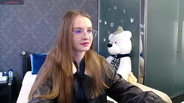 KateJonson online show from March 18, 2026, 1:13 pm