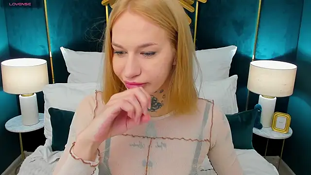 SarahLust online show from May 8, 2026, 12:20 pm