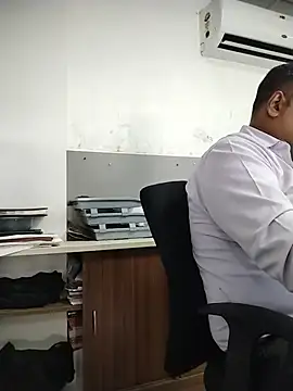 Desi Londa 143 online show from June 25, 2026, 6:40 am