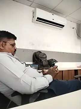 Snapshot of Desi_Londa_143 chatting on March 19, 2026, 9:42 am Desi Londa 143 online show from March 19, 2026, 9:42 am