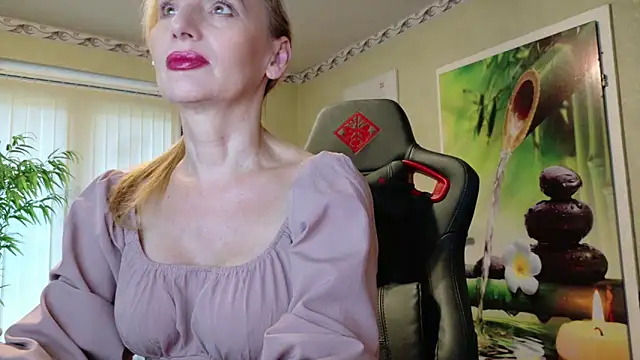 HotLana69 online show from October 5, 2025, 3:47 pm