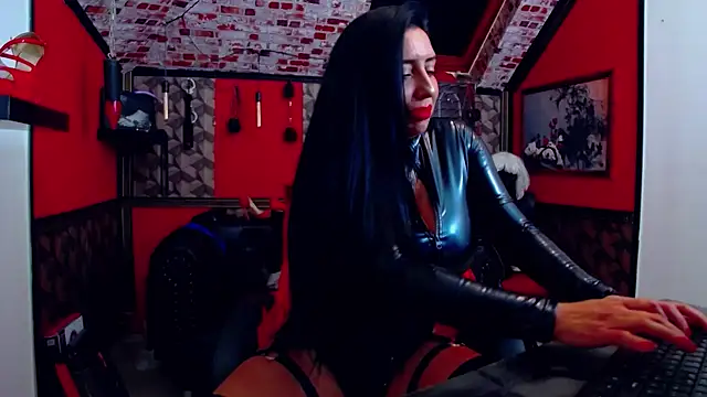 DommeBellatrix online show from November 18, 2025, 3:59 pm